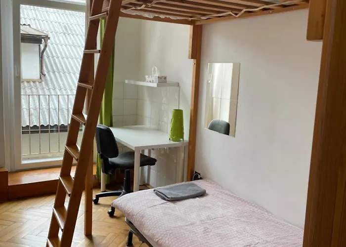 Central בית הארחה *